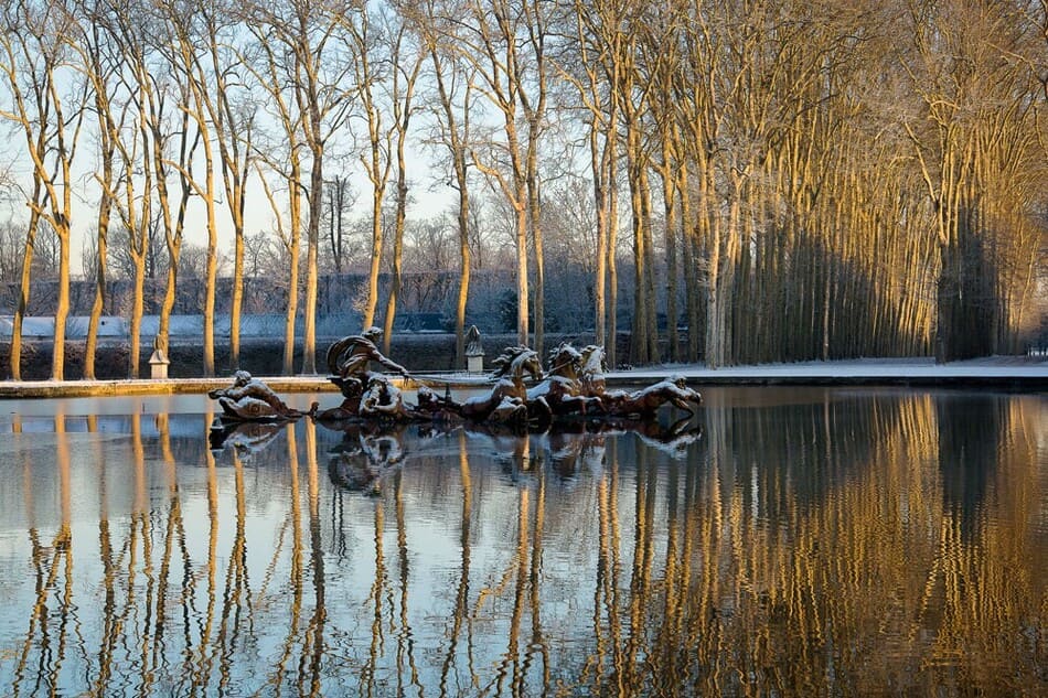 allée des jardins du chateau de versailles